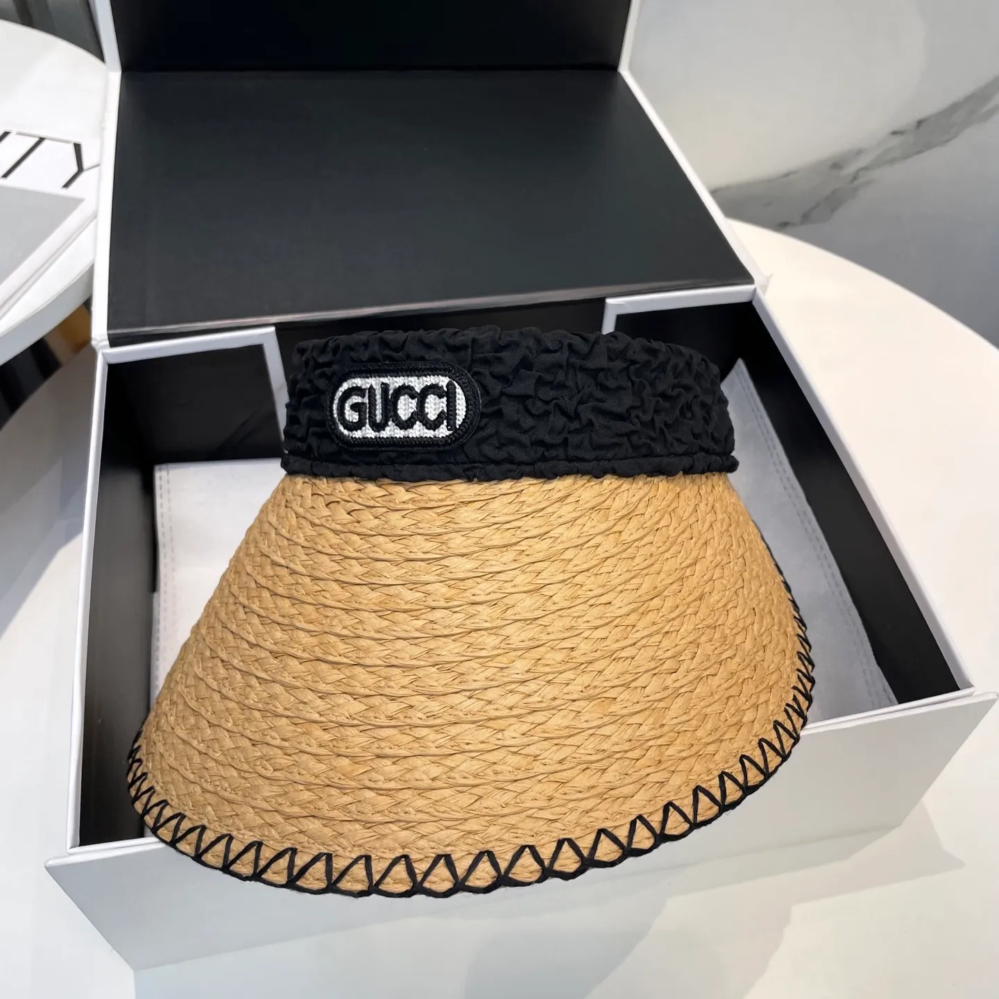 P70 Chanel's new hollow top hat, sweet style 💙Because the hat is hollow, you won't feel stuffy in summer and it doesn't pick up your hairstyle and face shape! The sun protection effect is no less than that of a professional sun protection cloth hat. Just buy the western style one🙄