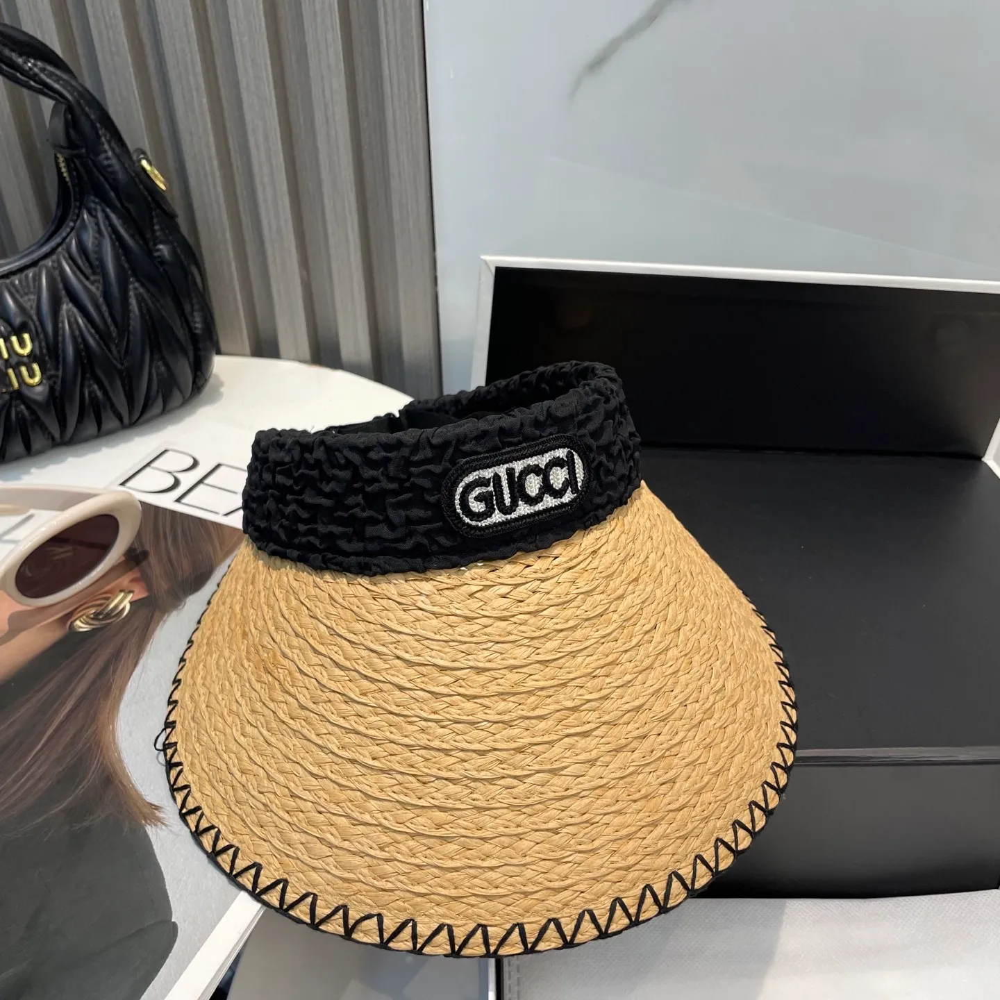 P70 Chanel's new hollow top hat, sweet style 💙Because the hat is hollow, you won't feel stuffy in summer and it doesn't pick up your hairstyle and face shape! The sun protection effect is no less than that of a professional sun protection cloth hat. Just buy the western style one🙄