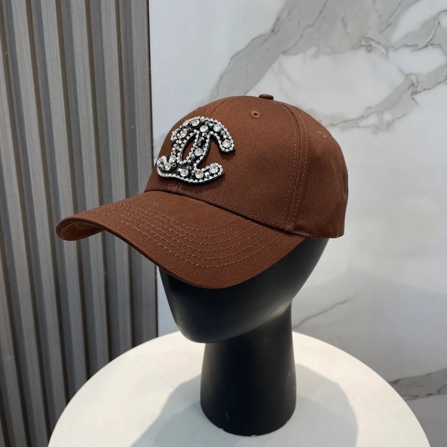 P50 CHANEL new high-end diamond hard-top baseball cap, Xiaoxiang logo is classic and simple, fashionable and casual design, popular new product