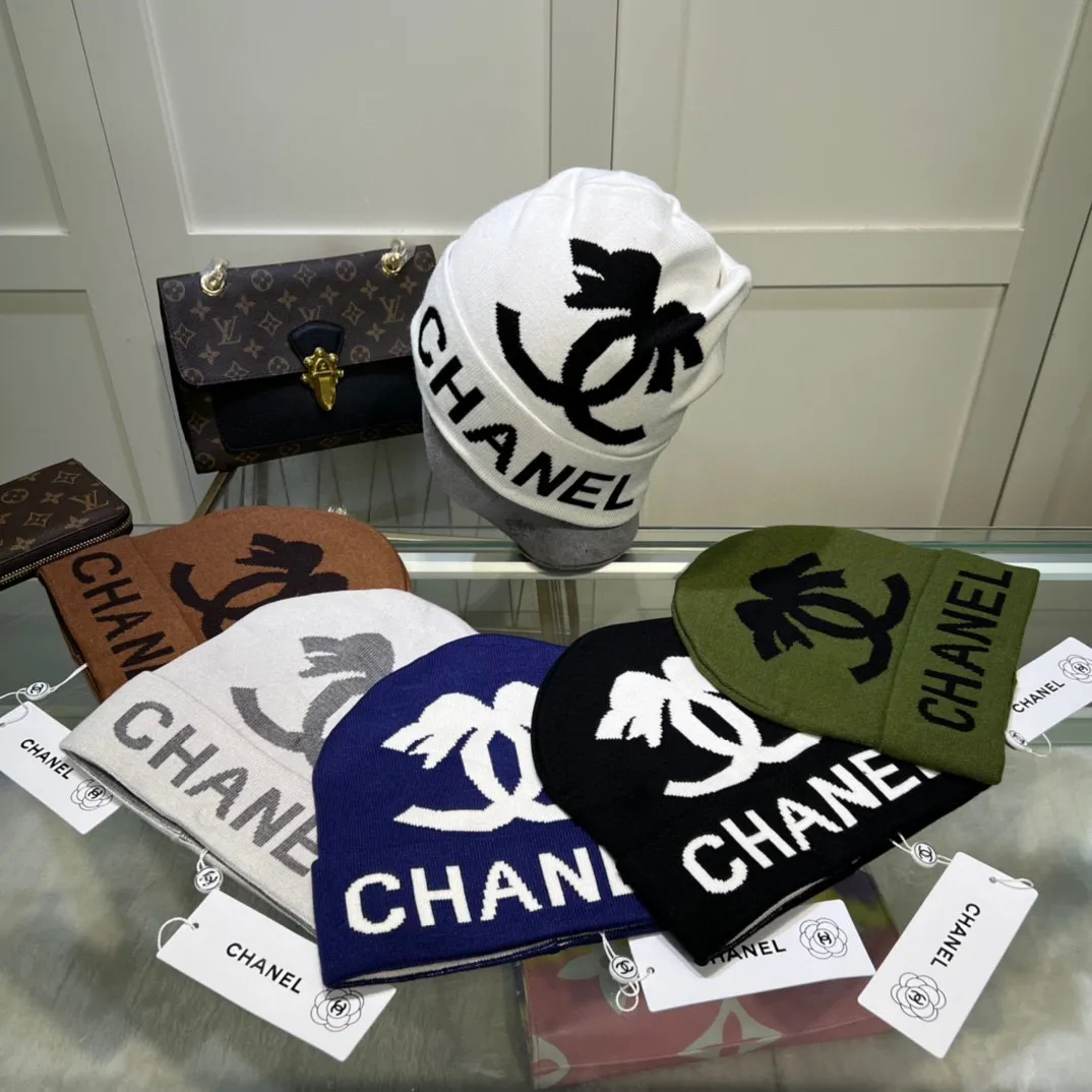 P44 comes with dust bag. CHANEL🎩cashmere wool quality knitted hat, fashionable, good quality, high-end, super soft! Super hot💖The texture is great and it’s great to match when out on the street! Fashion trends! A must-have item for autumn and winter, get it now!
