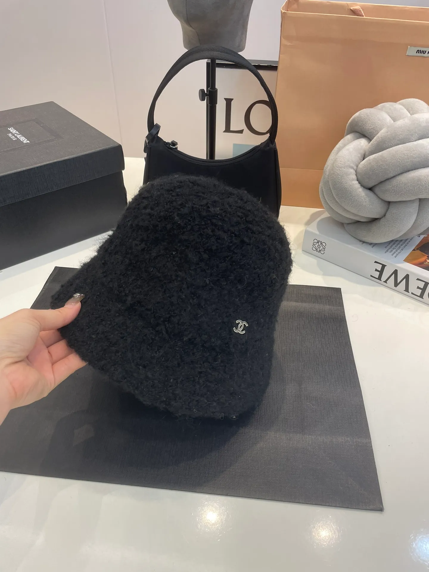 P60 CHANEL Chanel 2023 new autumn and winter lamb wool small fragrance bucket hat, big brand style is super easy to match, hurry up and buy it