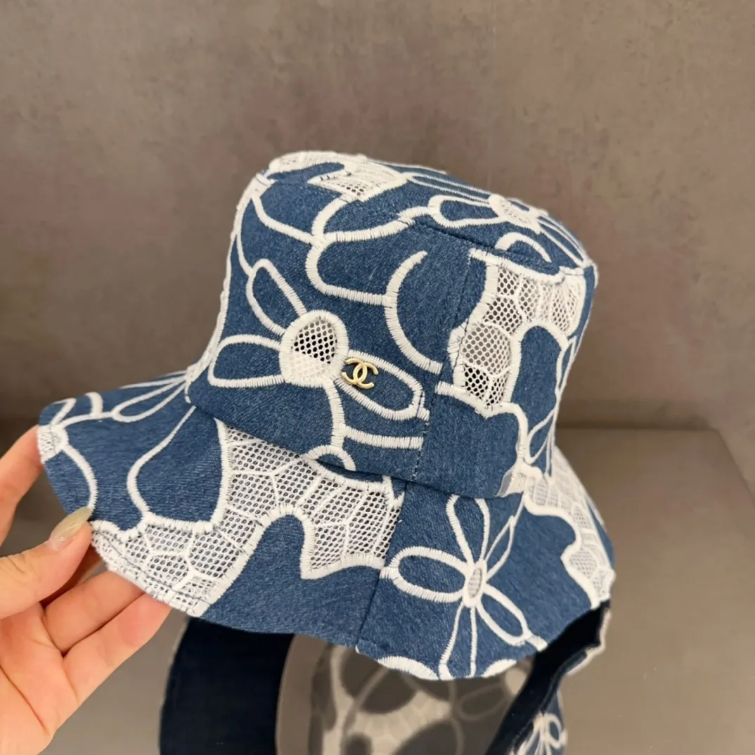 💰60 CHANEL Chanel new style 🆕denim blue retro style bucket hat 🔸 Take it out for holiday travel and it will be beautiful❕ Second-hand style. This kind of hat is not easy to match 😬 Ready in stock