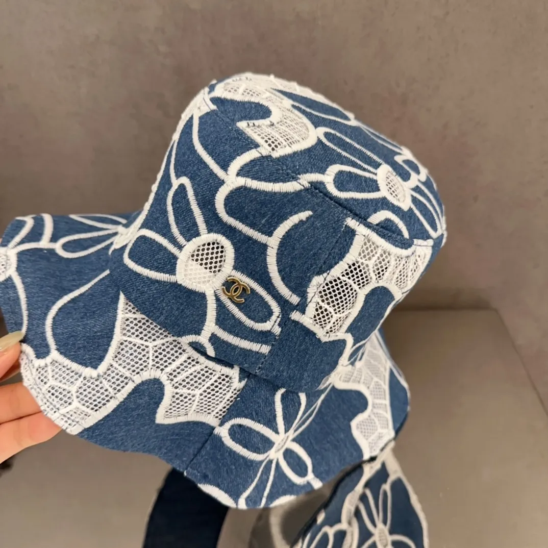 💰60 CHANEL Chanel new style 🆕denim blue retro style bucket hat 🔸 Take it out for holiday travel and it will be beautiful❕ Second-hand style. This kind of hat is not easy to match 😬 Ready in stock