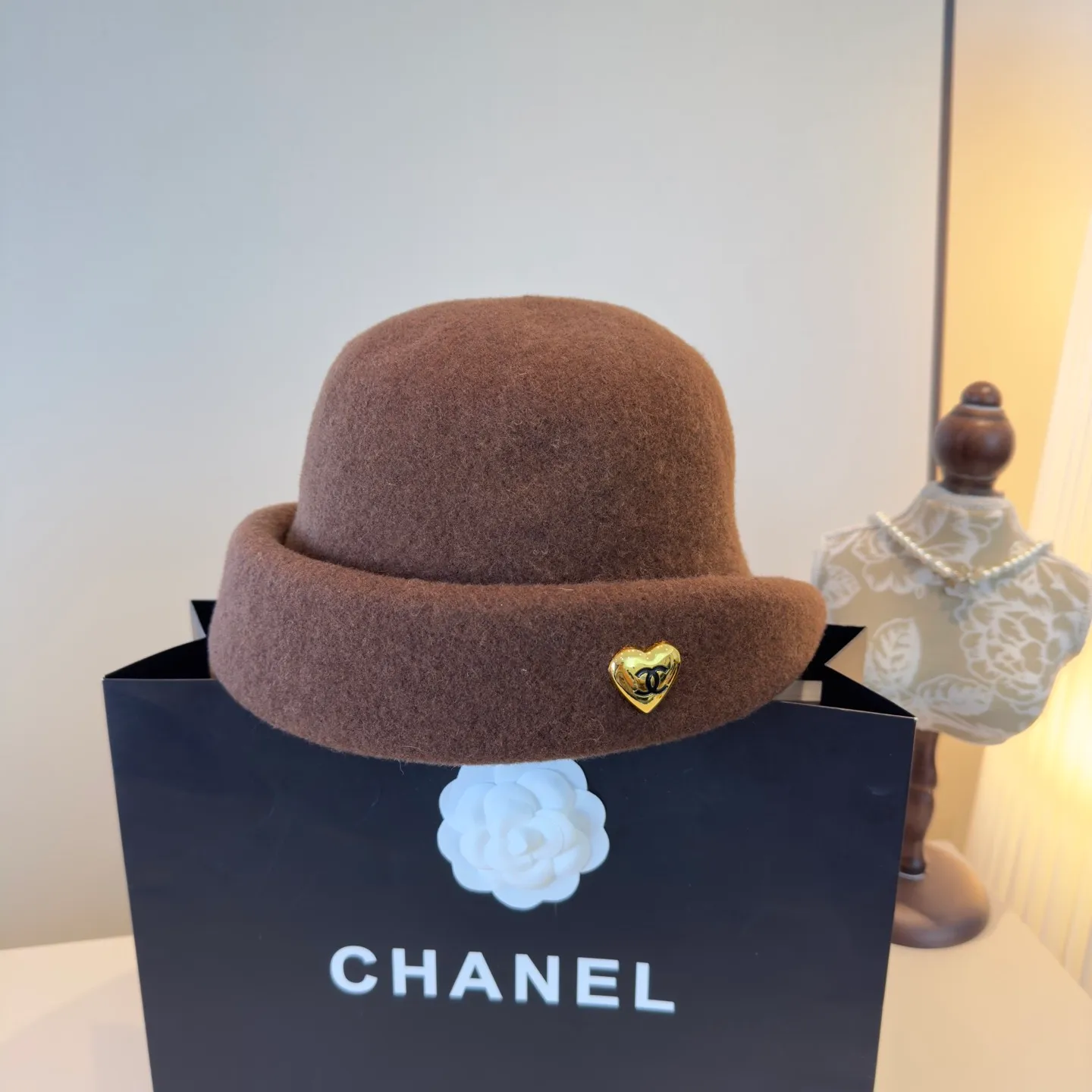 💰140¥ Chanel's new wool curled basin hat, irregular cut design, head circumference 57cm