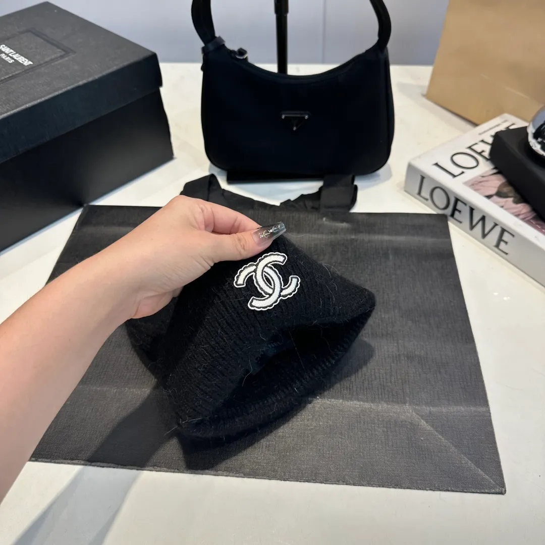 P60 Chanel official website quality Chanel autumn and winter woolen hat recommended by Internet celebrity fashion bloggers, Xiaohongshu popular style, super soft and comfortable knitted hat with excellent elasticity