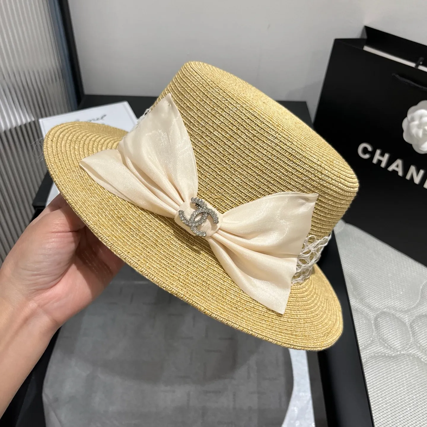 💰140¥ Chanel flat-top straw hat, head circumference 57cm