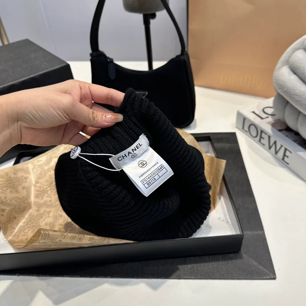 P60 Chane*🆕Chanel 24N new ski series wool hat, the popular Lei Feng hat on the Internet, black and white, versatile and cool, can be worn by men and women as a couple, warm and good-looking, a must-have