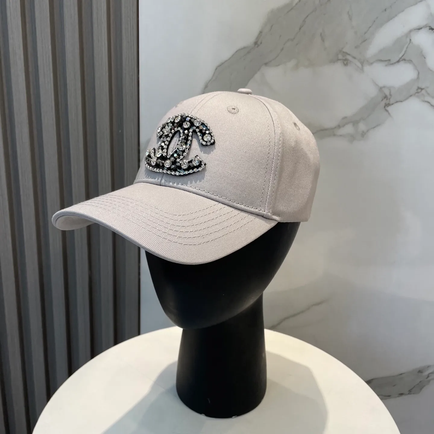 P50 CHANEL new high-end diamond hard-top baseball cap, Xiaoxiang logo is classic and simple, fashionable and casual design, popular new product