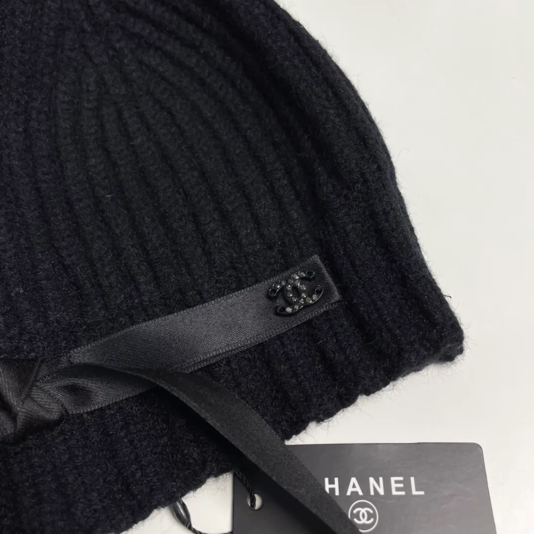 P60 CHANEL Chanel bow beanie, planted by Jennie, the heart beats the action, chanel24b’s latest autumn and winter new product, bow decoration + double C logo diamond embellishment wool knitted cold hat Xiaohongshu Internet celebrity hot style