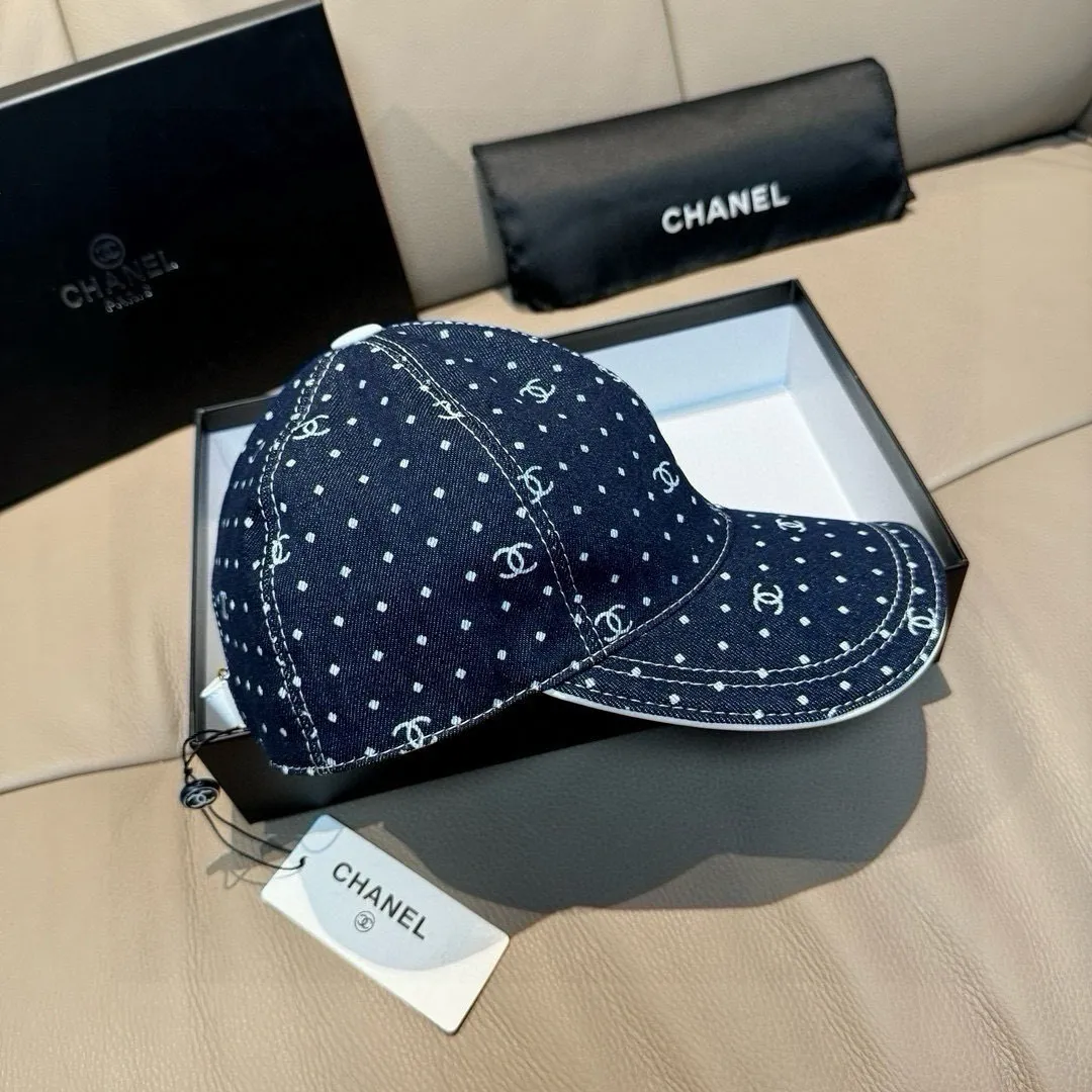 p90, Chanel (Chanel) new original baseball cap, denim small double C, 1:1 mold opening and customization at the counter, original denim fabric + first-layer cowhide, light and breathable! The quality is great, the basic head circumference is 56cm, and the patch is adjustable.