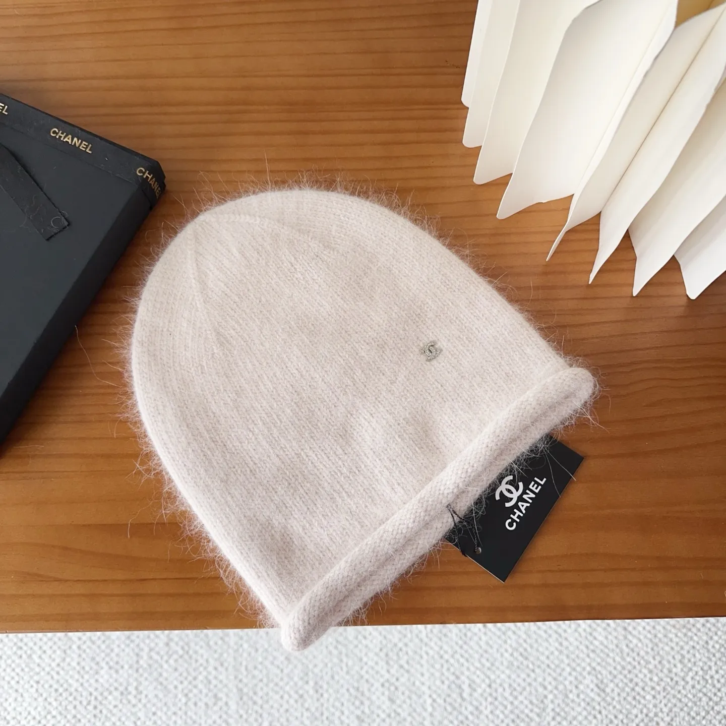 💰60 Chanel official website releases CHANEL small and popular knitted hat! Xiaohongshu’s new product is released, it’s so 🉑️, high-elastic fabric, classic colors, same style for men and women.