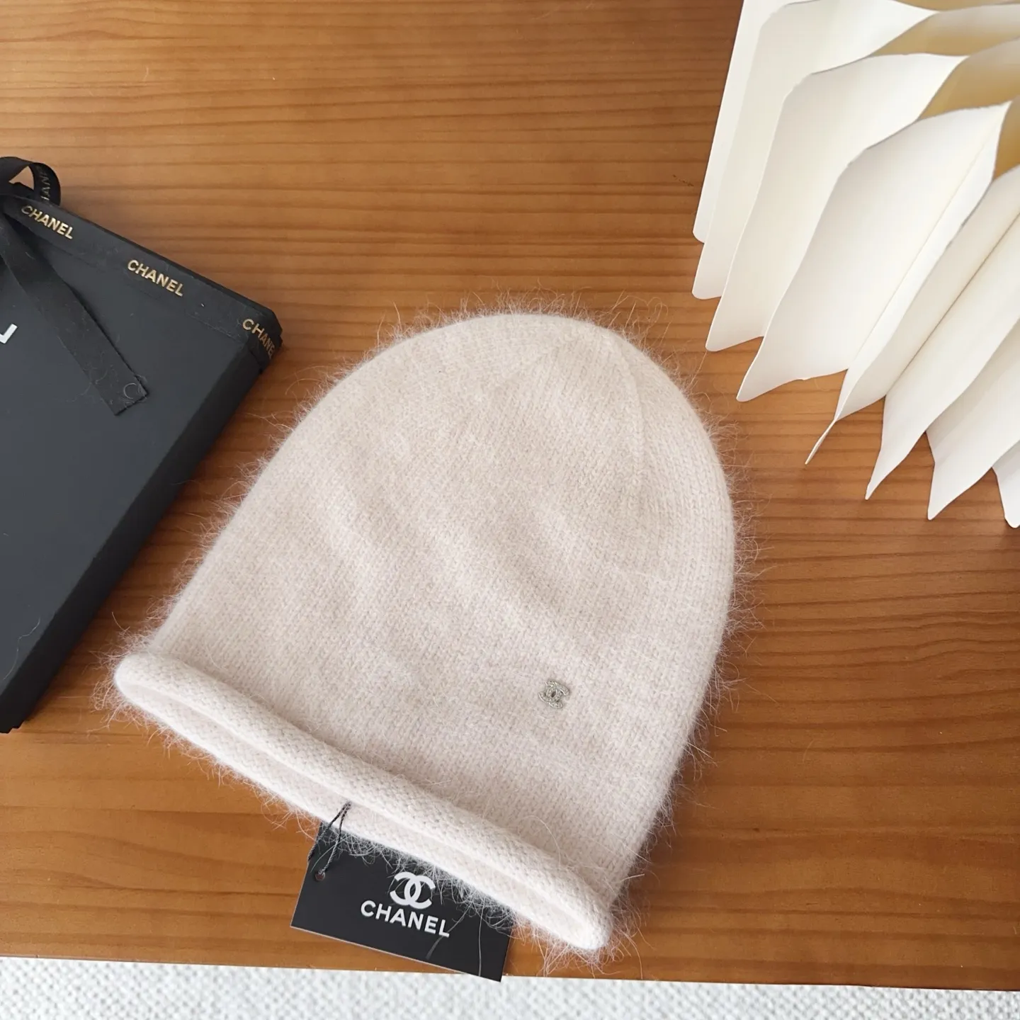 💰60 Chanel official website releases CHANEL small and popular knitted hat! Xiaohongshu’s new product is released, it’s so 🉑️, high-elastic fabric, classic colors, same style for men and women.