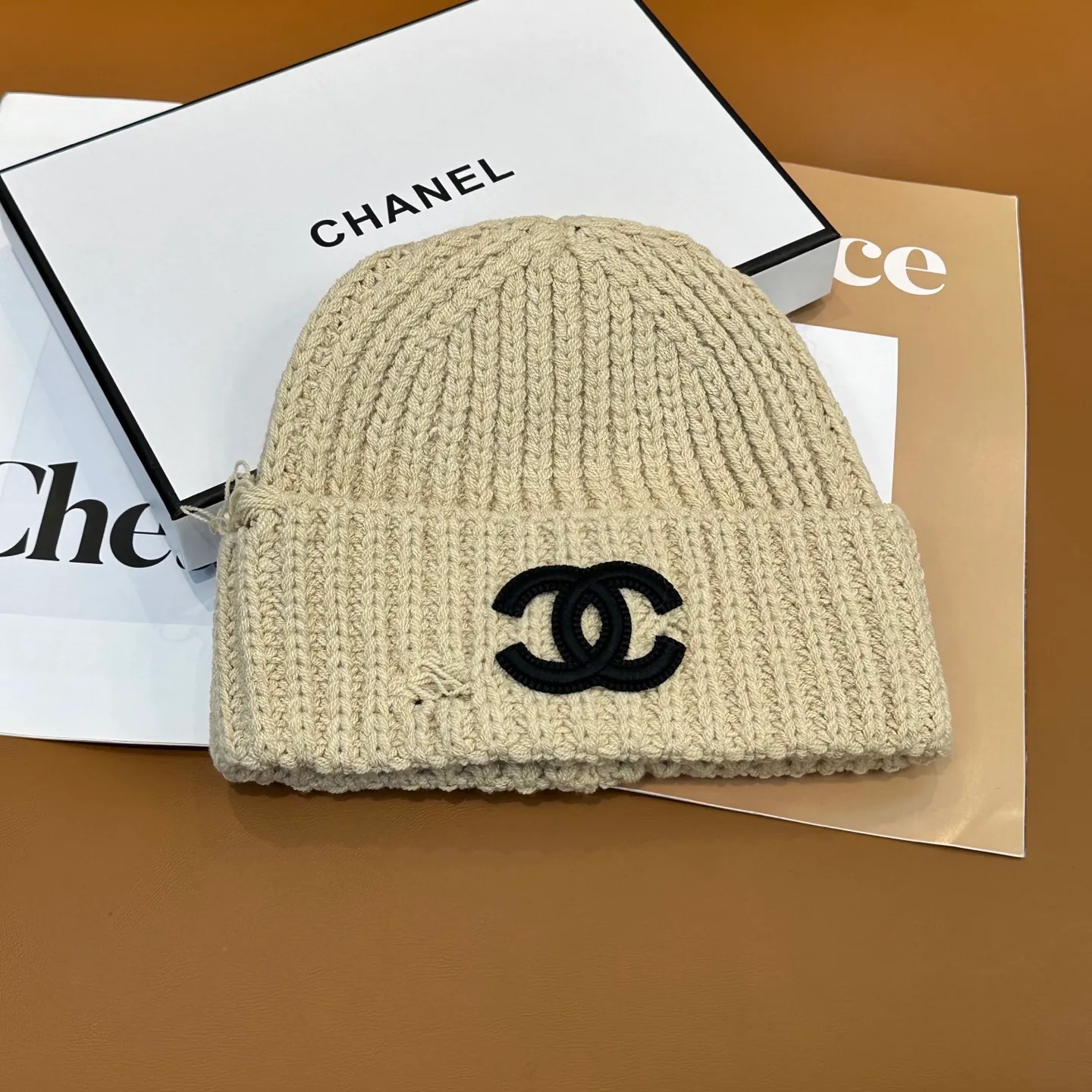 P60 comes with dust bag 🌺 [CHANEL] New knitted hat, Xiaohongshu, the main recommendation of major Internet celebrities! Thicker and warmer, fashionable and popular🌸First-class texture, the best brand for keeping warm in autumn and winter, order now, limited quantity available