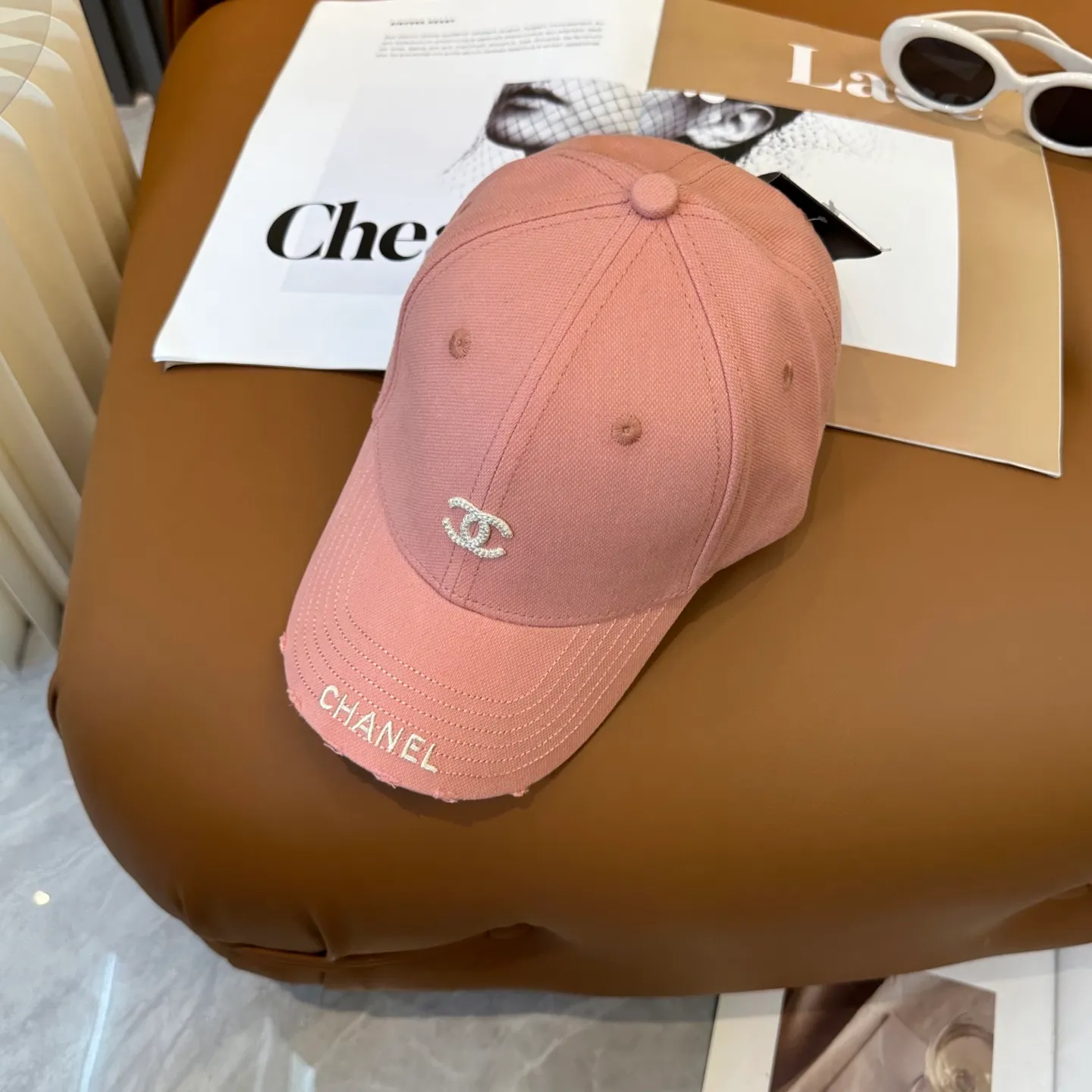 P70 CHANEL [Chanel] New simple embroidered logo baseball cap, new model shipped, big-name models are super easy to match, hurry up and get it!