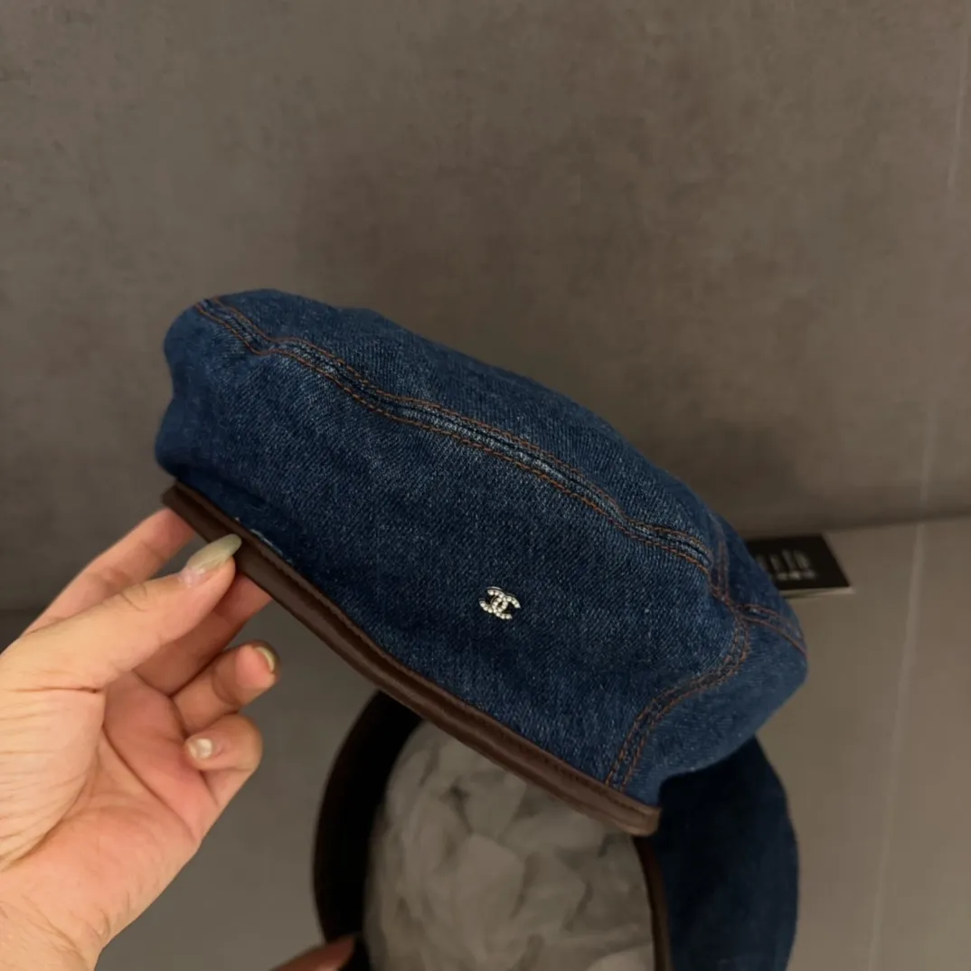 💰80 CHANEL Chanel new style 🆕denim blue retro style beret 🔸 Take it out for holiday travel and it will be beautiful❕ Second-hand style. This kind of hat is not easy to match 😬 Ready stock