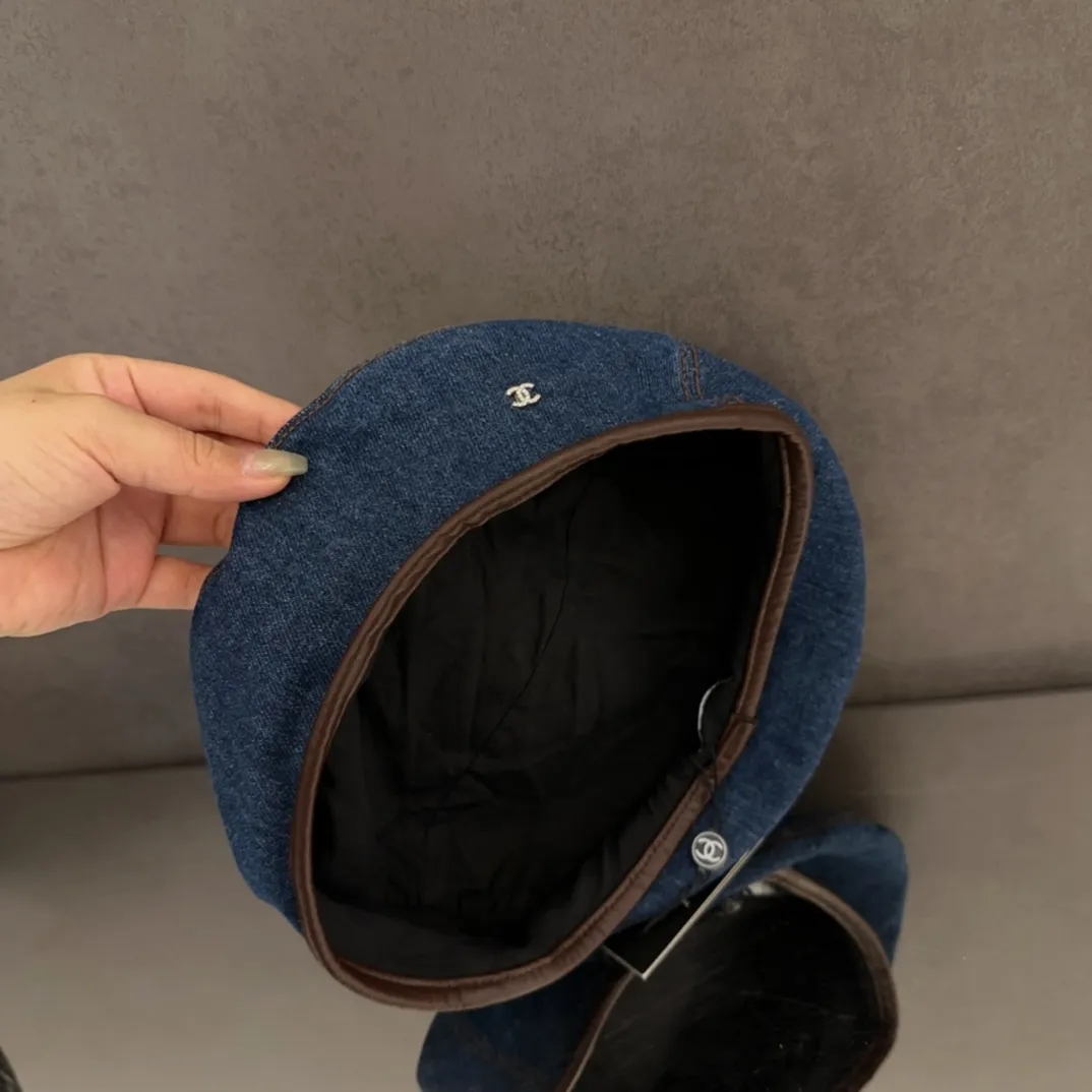 💰80 CHANEL Chanel new style 🆕denim blue retro style beret 🔸 Take it out for holiday travel and it will be beautiful❕ Second-hand style. This kind of hat is not easy to match 😬 Ready stock