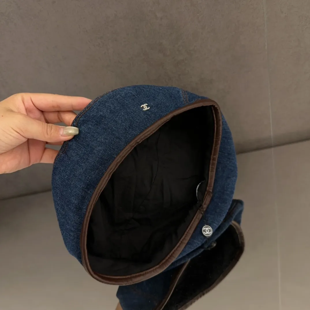 💰80 CHANEL Chanel new style 🆕denim blue retro style beret 🔸 Take it out for holiday travel and it will be beautiful❕ Second-hand style. This kind of hat is not easy to match 😬 Ready stock