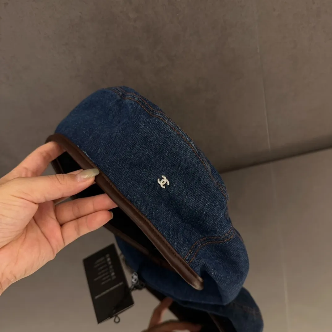 💰80 CHANEL Chanel new style 🆕denim blue retro style beret 🔸 Take it out for holiday travel and it will be beautiful❕ Second-hand style. This kind of hat is not easy to match 😬 Ready stock