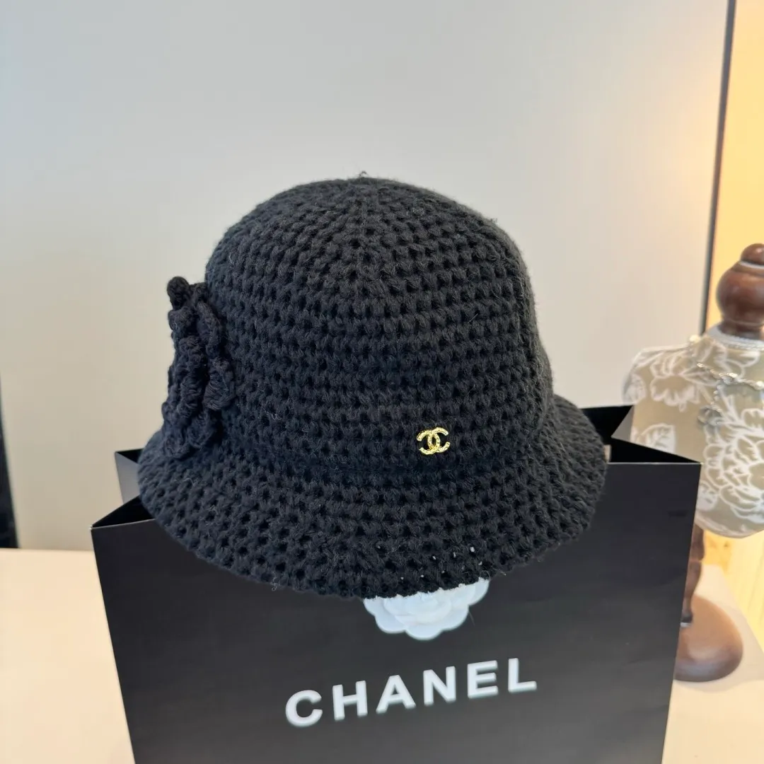 💰110¥ Chanel new camellia knitted bucket hat