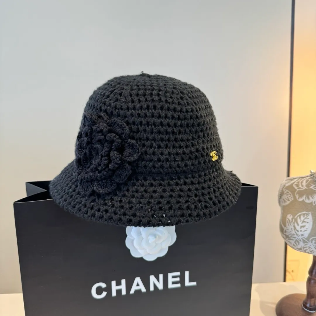 💰110¥ Chanel new camellia knitted bucket hat