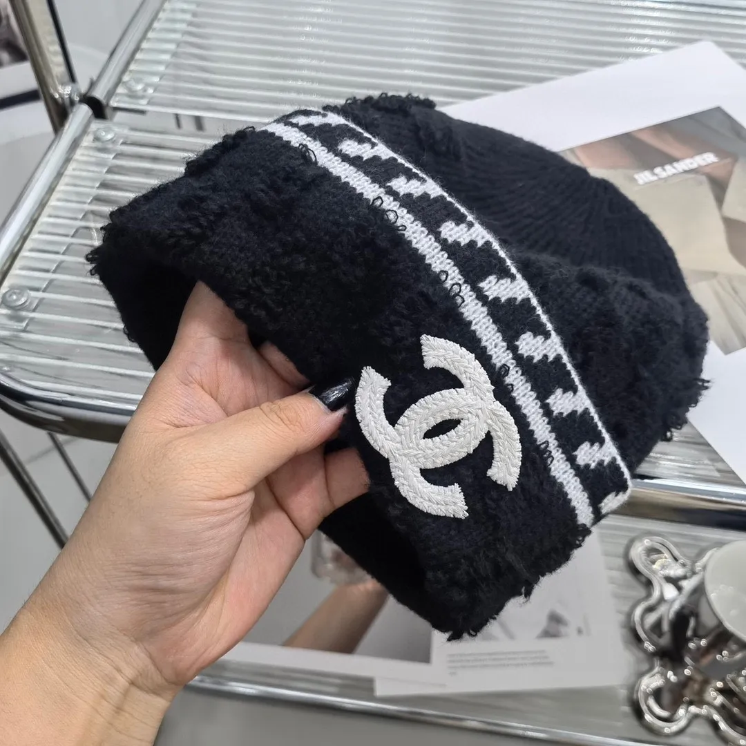Special batch of 50, comes with dust bag [CHANEL Chanel] 2022 autumn and winter new style knitted woolen hat with small fragrance, limited edition ~ great to match when going out!