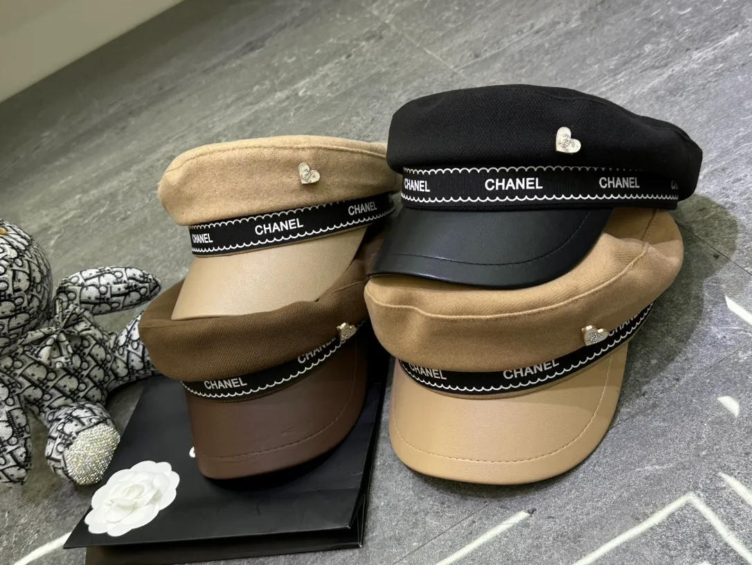 Cabbage price, inquiry with pictures!  Chanel's popular leather-brimmed military hat 🧢🧢A must-have item for autumn and winter new arrivals