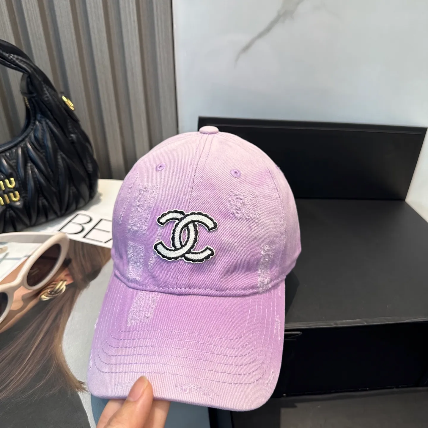 P66 Chanel's new simple baseball cap in dopamine color, a hot color at the moment - full of street style! Trendy and versatile, Xiaohongshu grows grass, poison, get your boyfriend, and cool together