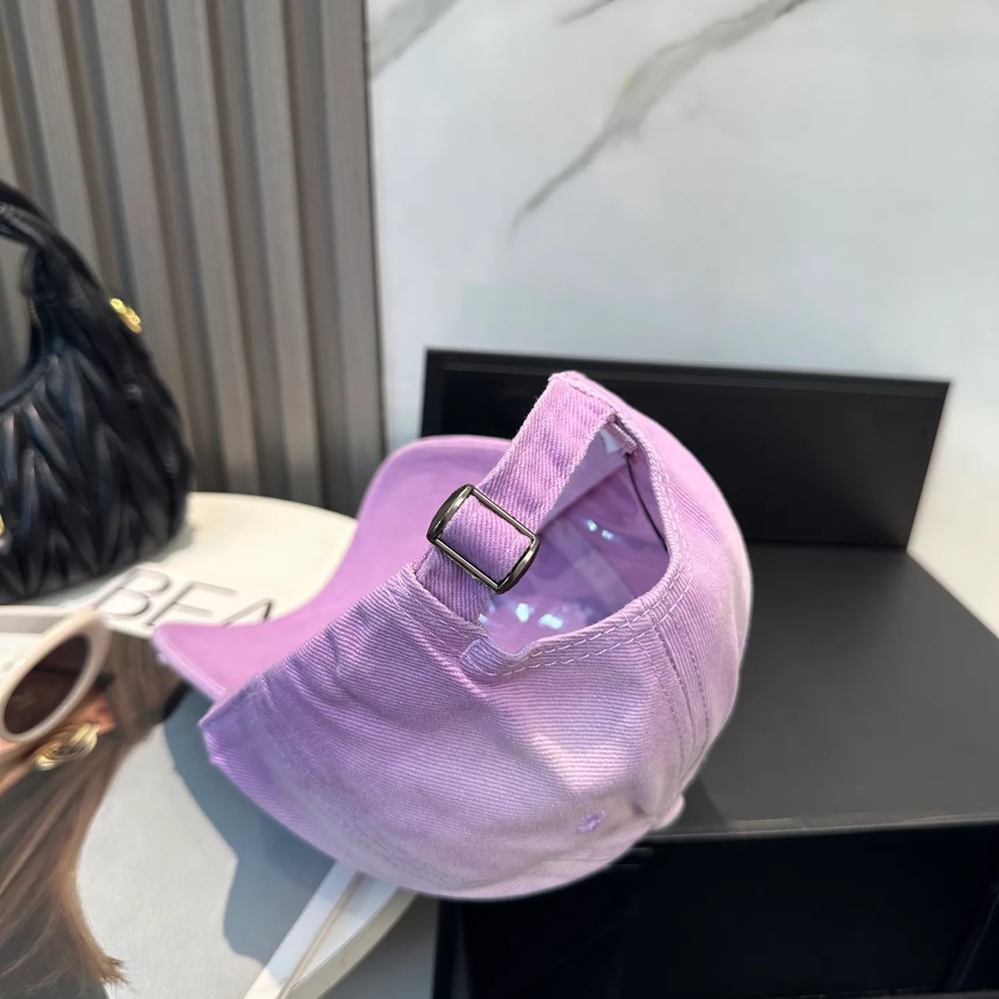 P66 Chanel's new simple baseball cap in dopamine color, a hot color at the moment - full of street style! Trendy and versatile, Xiaohongshu grows grass, poison, get your boyfriend, and cool together