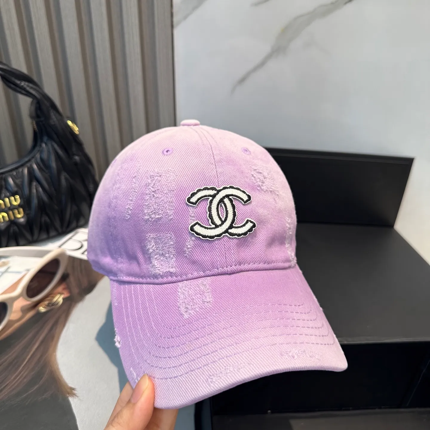 P66 Chanel's new simple baseball cap in dopamine color, a hot color at the moment - full of street style! Trendy and versatile, Xiaohongshu grows grass, poison, get your boyfriend, and cool together