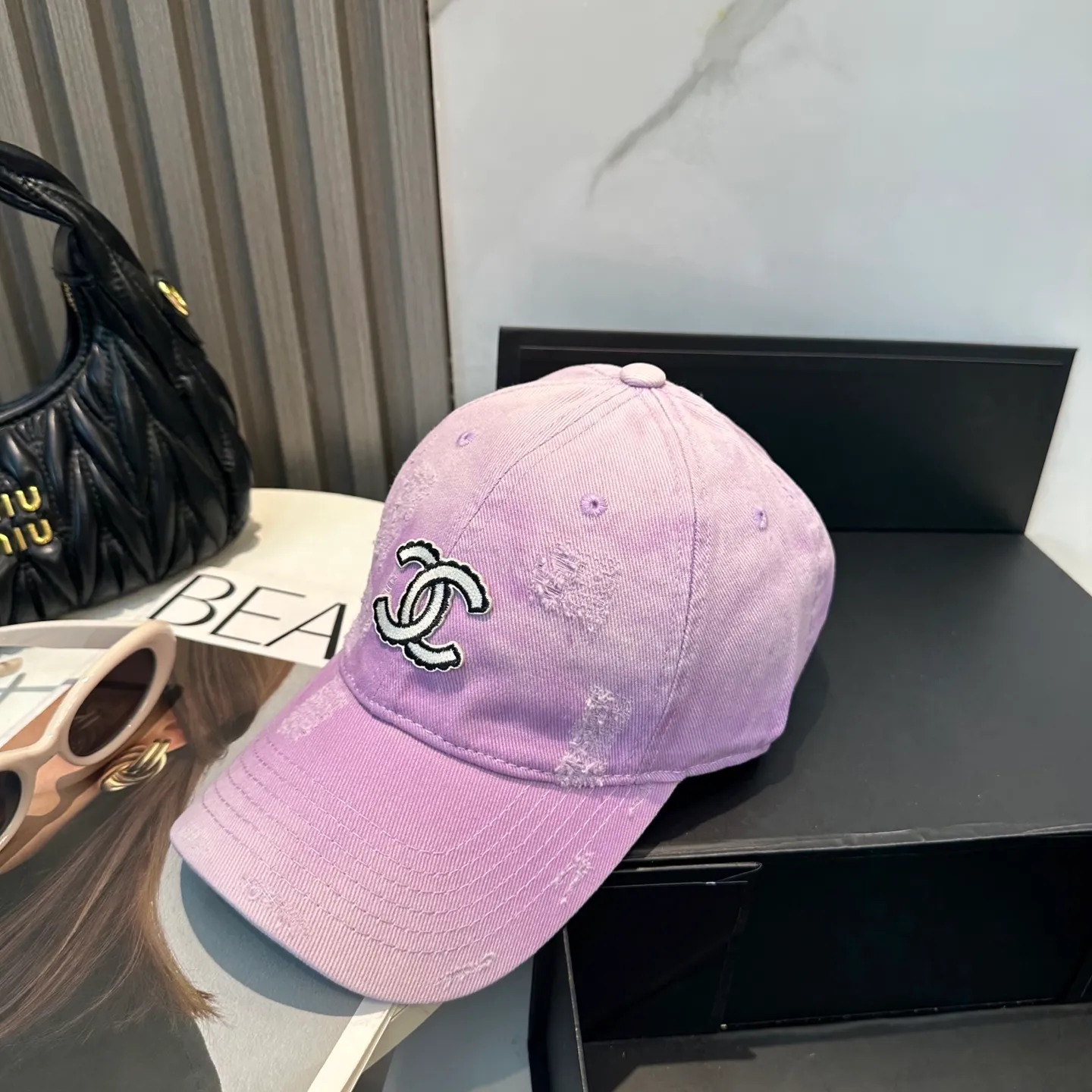 P66 Chanel's new simple baseball cap in dopamine color, a hot color at the moment - full of street style! Trendy and versatile, Xiaohongshu grows grass, poison, get your boyfriend, and cool together