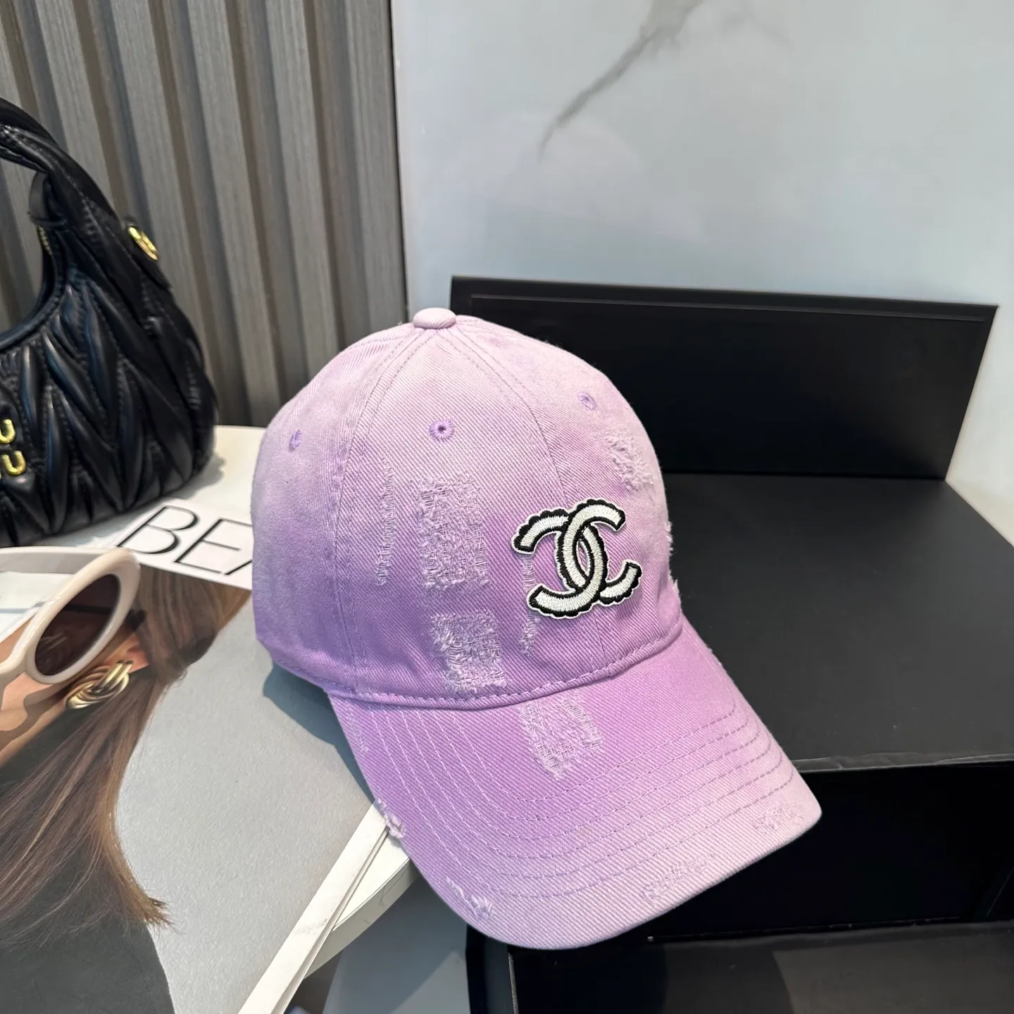 P66 Chanel's new simple baseball cap in dopamine color, a hot color at the moment - full of street style! Trendy and versatile, Xiaohongshu grows grass, poison, get your boyfriend, and cool together