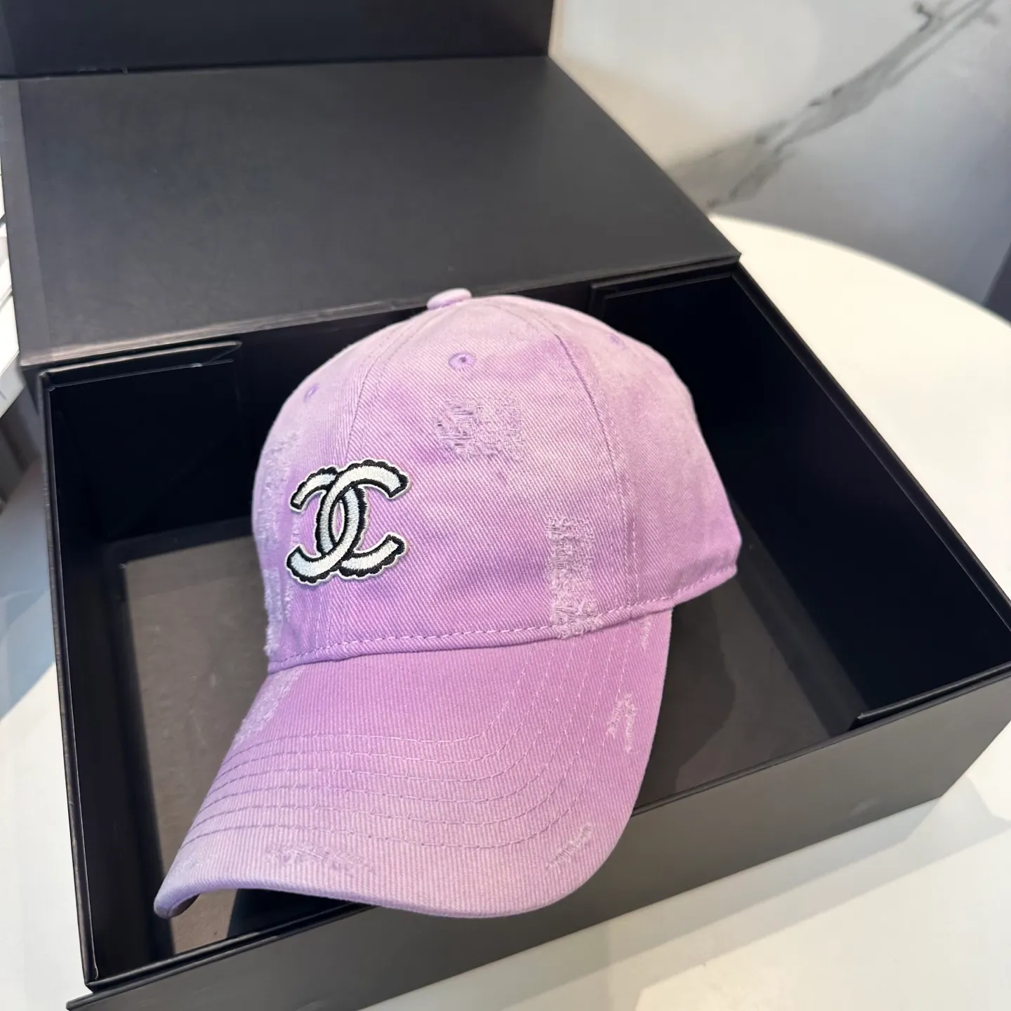 P66 Chanel's new simple baseball cap in dopamine color, a hot color at the moment - full of street style! Trendy and versatile, Xiaohongshu grows grass, poison, get your boyfriend, and cool together