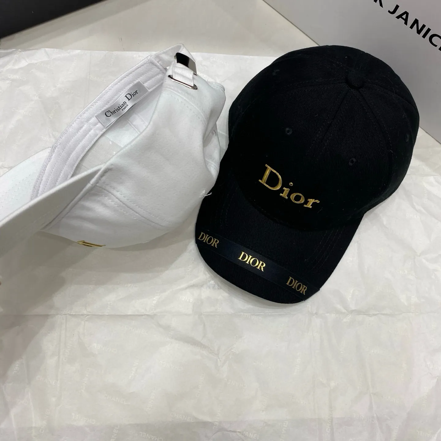 P60 [DIOR Dior] new popular simple baseball cap 🧢, new model shipped, big brand style is super easy to match, hurry up and get it!