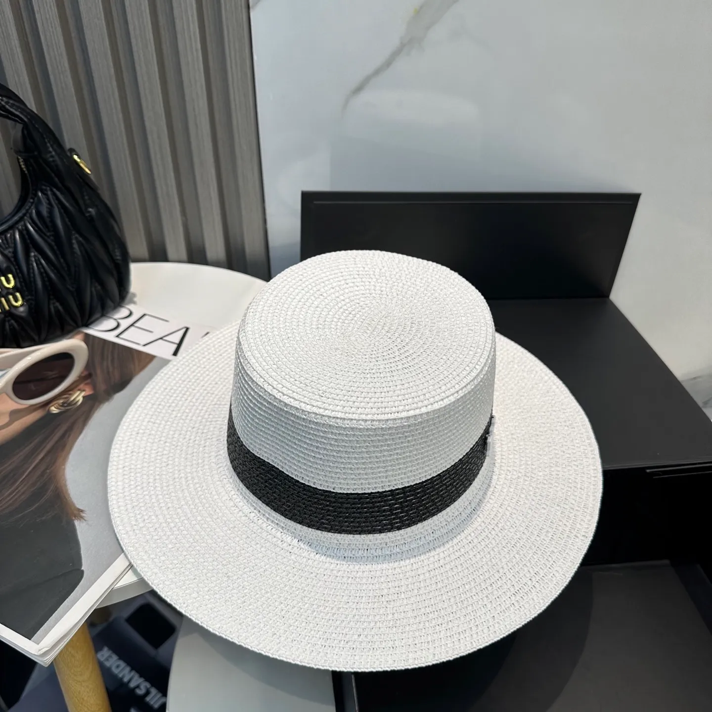 P70 Dior2025 new straw hat, advanced customization, lady style, attention to detail, sun protection and UV protection in summer, a must-have for travel, versatile and good-looking