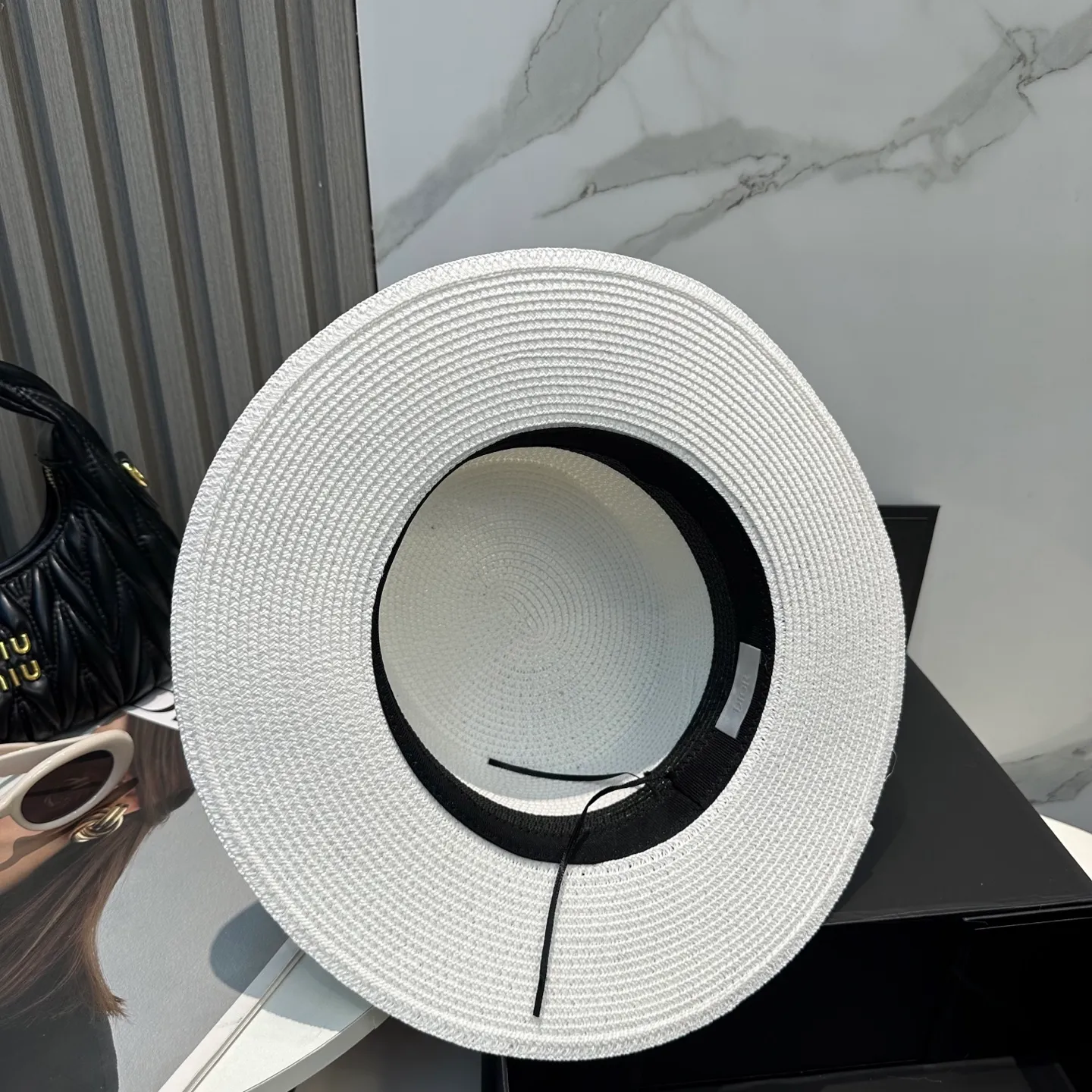 P70 Dior2025 new straw hat, advanced customization, lady style, attention to detail, sun protection and UV protection in summer, a must-have for travel, versatile and good-looking