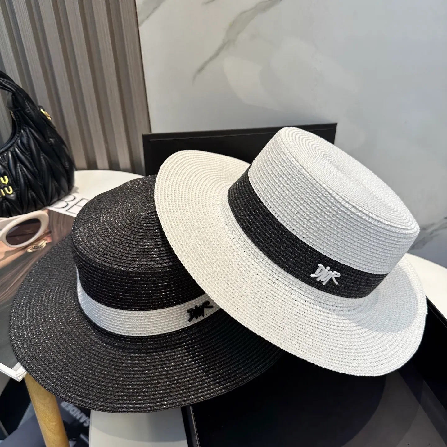 P70 Dior2025 new straw hat, advanced customization, lady style, attention to detail, sun protection and UV protection in summer, a must-have for travel, versatile and good-looking