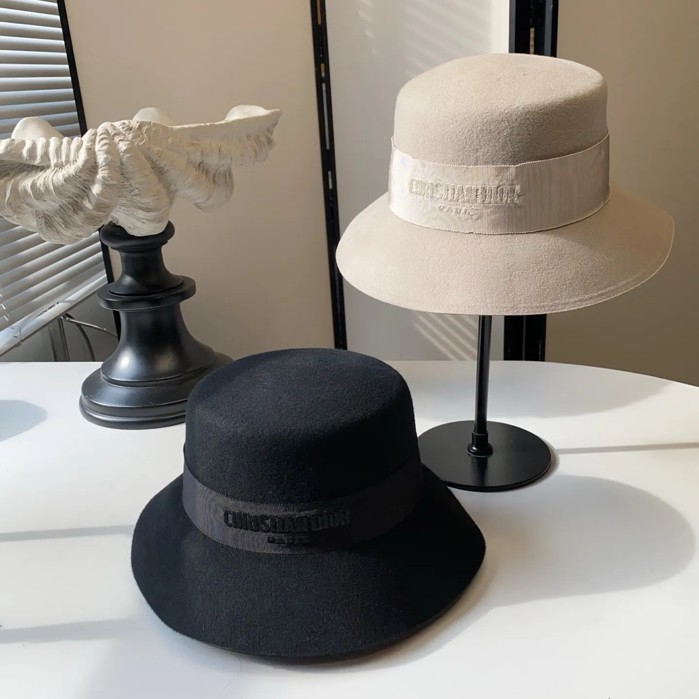 🆕Classic hot style for autumn and winter 🍂Dior imported wool embroidered letter basin hat 🐑Versatile and fashionable style ✨Black and beige