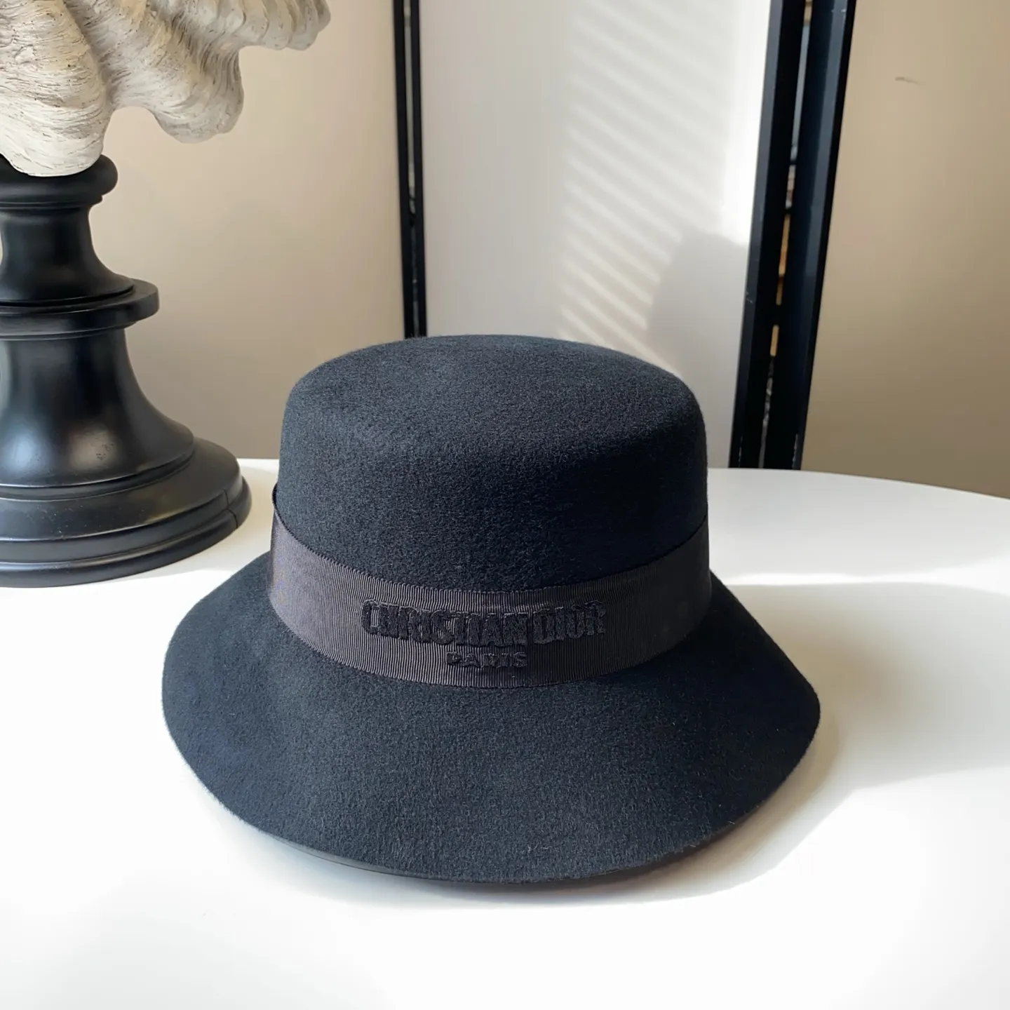 🆕Classic hot style for autumn and winter 🍂Dior imported wool embroidered letter basin hat 🐑Versatile and fashionable style ✨Black and beige