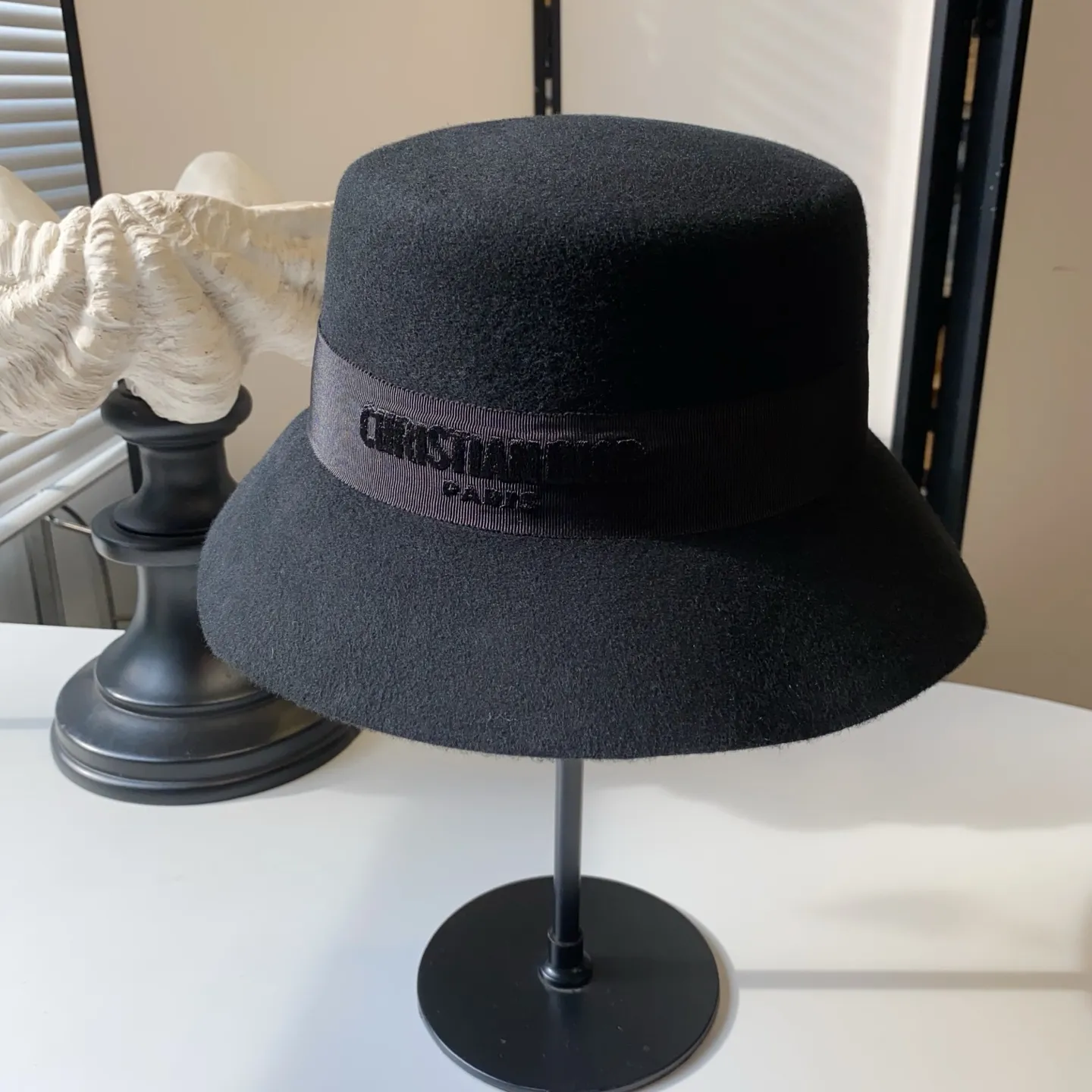 🆕Classic hot style for autumn and winter 🍂Dior imported wool embroidered letter basin hat 🐑Versatile and fashionable style ✨Black and beige