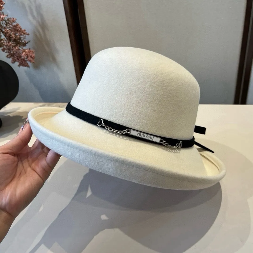 💰220¥ White Dior new autumn and winter wool basin hat, 100% wool fabric%, head circumference 57cm