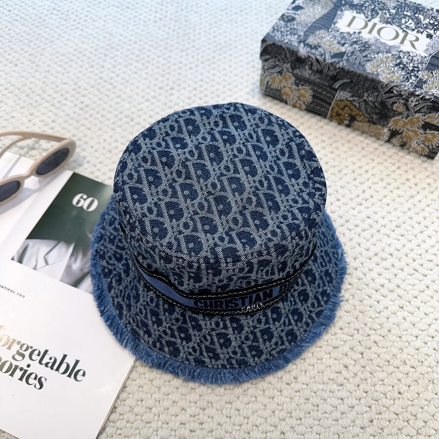 P70 Dior Dior's new original fisherman's hat, exquisite and pure, stylish and stylish, cool and fashionable, out of stock at the counter, popular, great quality