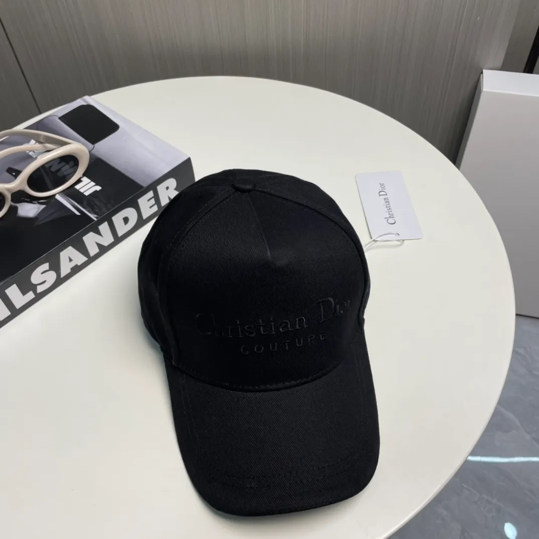 P66 💛 Comes with dust bag [DIOR Dior] New counter synchronous embroidery simple baseball cap, hot style, synchronized with big brands, super easy to match, shipped!