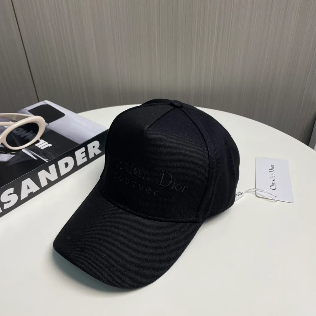 P66 💛 Comes with dust bag [DIOR Dior] New counter synchronous embroidery simple baseball cap, hot style, synchronized with big brands, super easy to match, shipped!