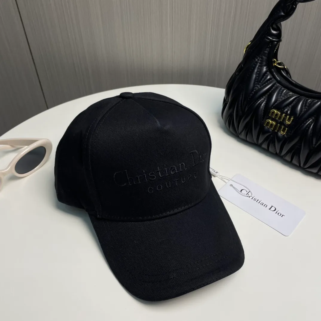 P66 💛 Comes with dust bag [DIOR Dior] New counter synchronous embroidery simple baseball cap, hot style, synchronized with big brands, super easy to match, shipped!