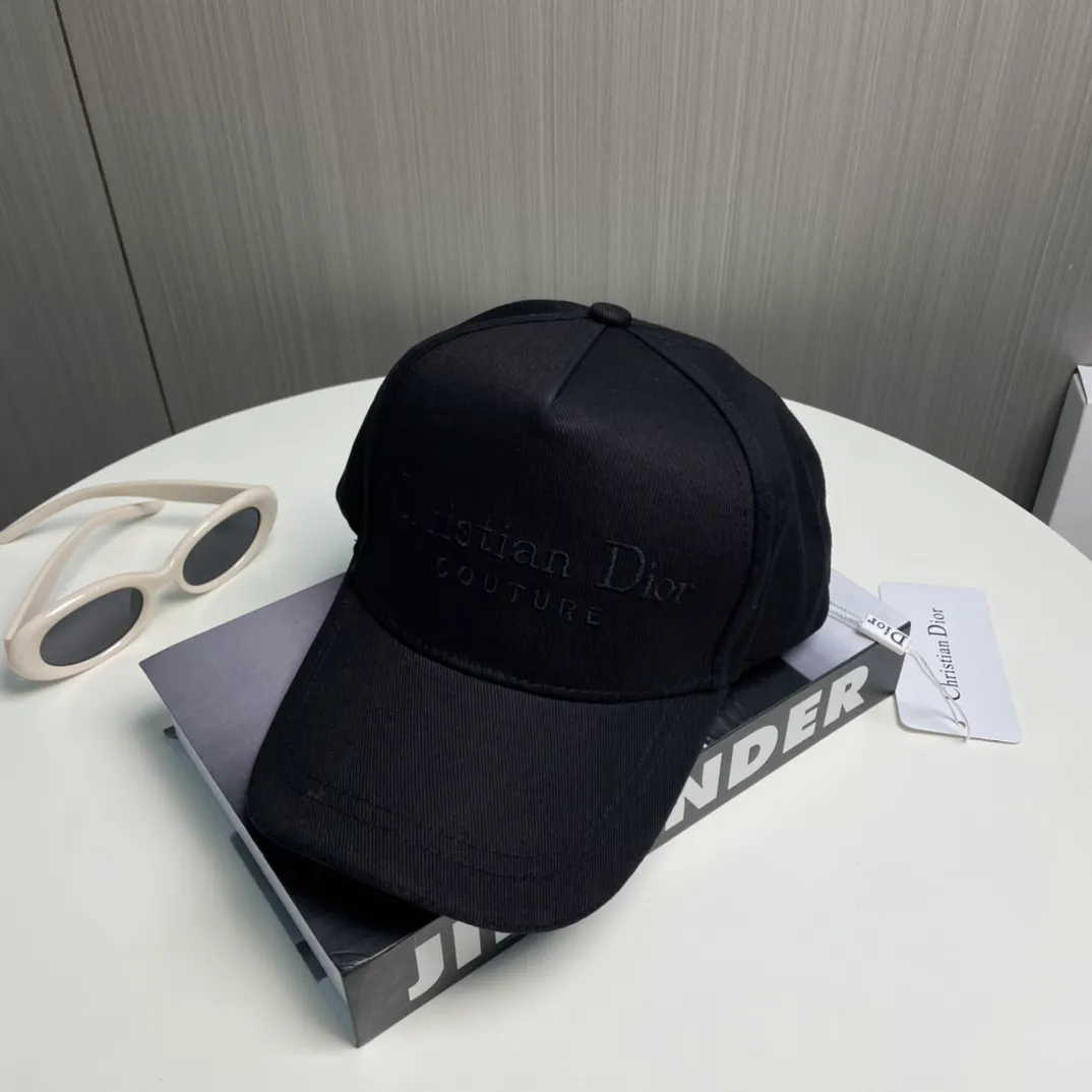 P66 💛 Comes with dust bag [DIOR Dior] New counter synchronous embroidery simple baseball cap, hot style, synchronized with big brands, super easy to match, shipped!