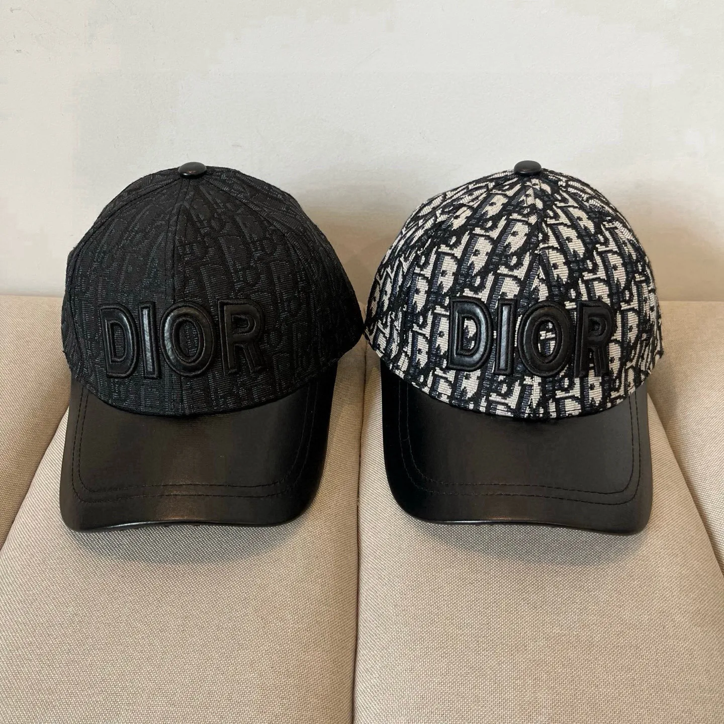 P60 [DIOR Dior] new popular simple baseball cap 🧢, new model shipped, big brand style is super easy to match, hurry up and get it!