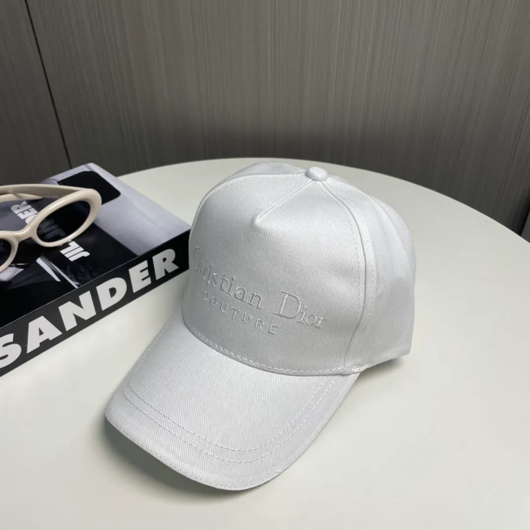 P66 💛 Comes with dust bag [DIOR Dior] New counter synchronous embroidery simple baseball cap, hot style, synchronized with big brands, super easy to match, shipped!