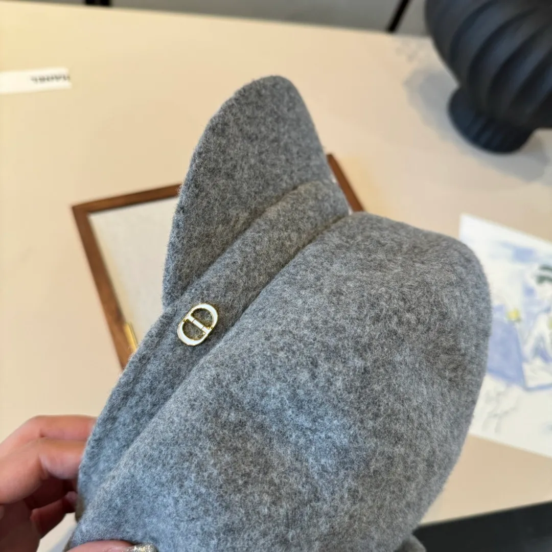 💰130¥ Dior wool painter's cap, 100% wool🦙% fabric, head circumference 57cm