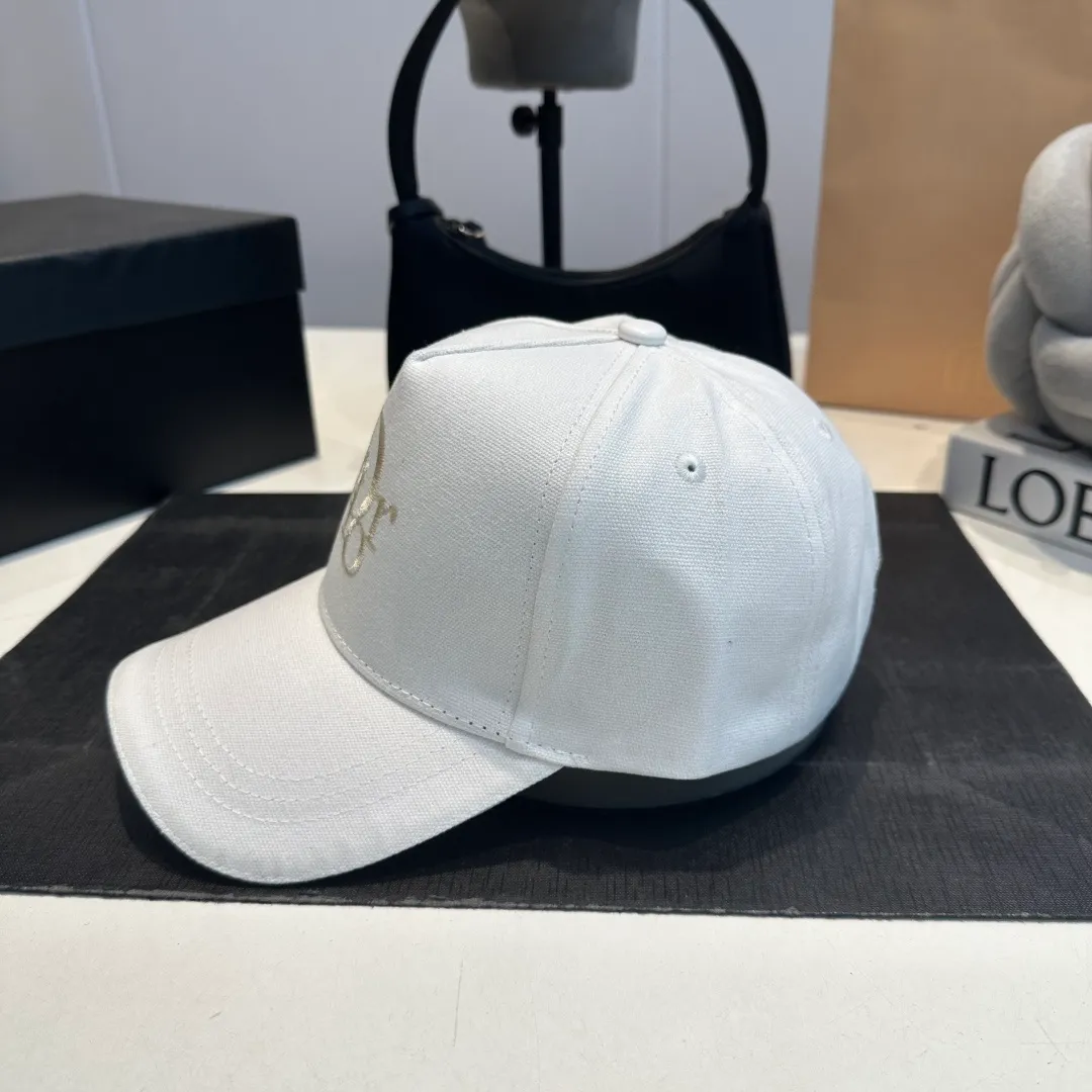 P60 DIOR Dior's new popular simple baseball cap 🧢, new model shipped, big brand style is super easy to match, hurry up and get it!