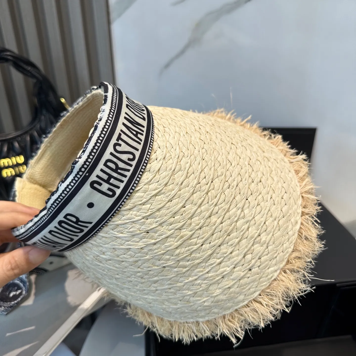 P66 Dior empty top hat, advanced customization, celebrity style, attention to detail, sun protection and UV protection in summer, a must-have for travel, versatile and good-looking